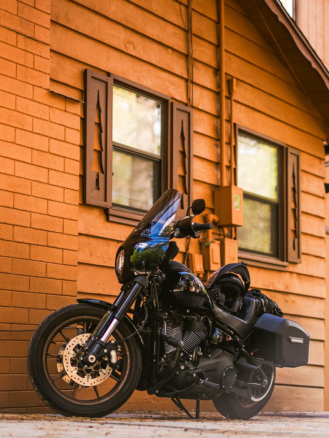 Customer photo review of 32L - Darkin Large Quick Mount Leather Wrapped Hard Saddlebags for Harley Softail Low Rider S FXLRS