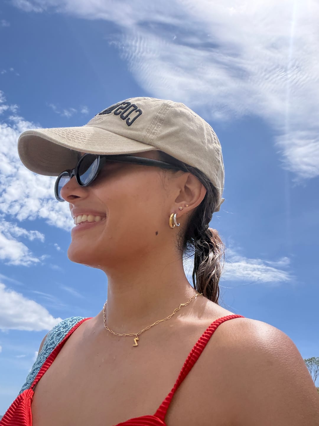 Customer photo review of Personaliza Tu Collar Con Inicial Mini Bubble Dorado