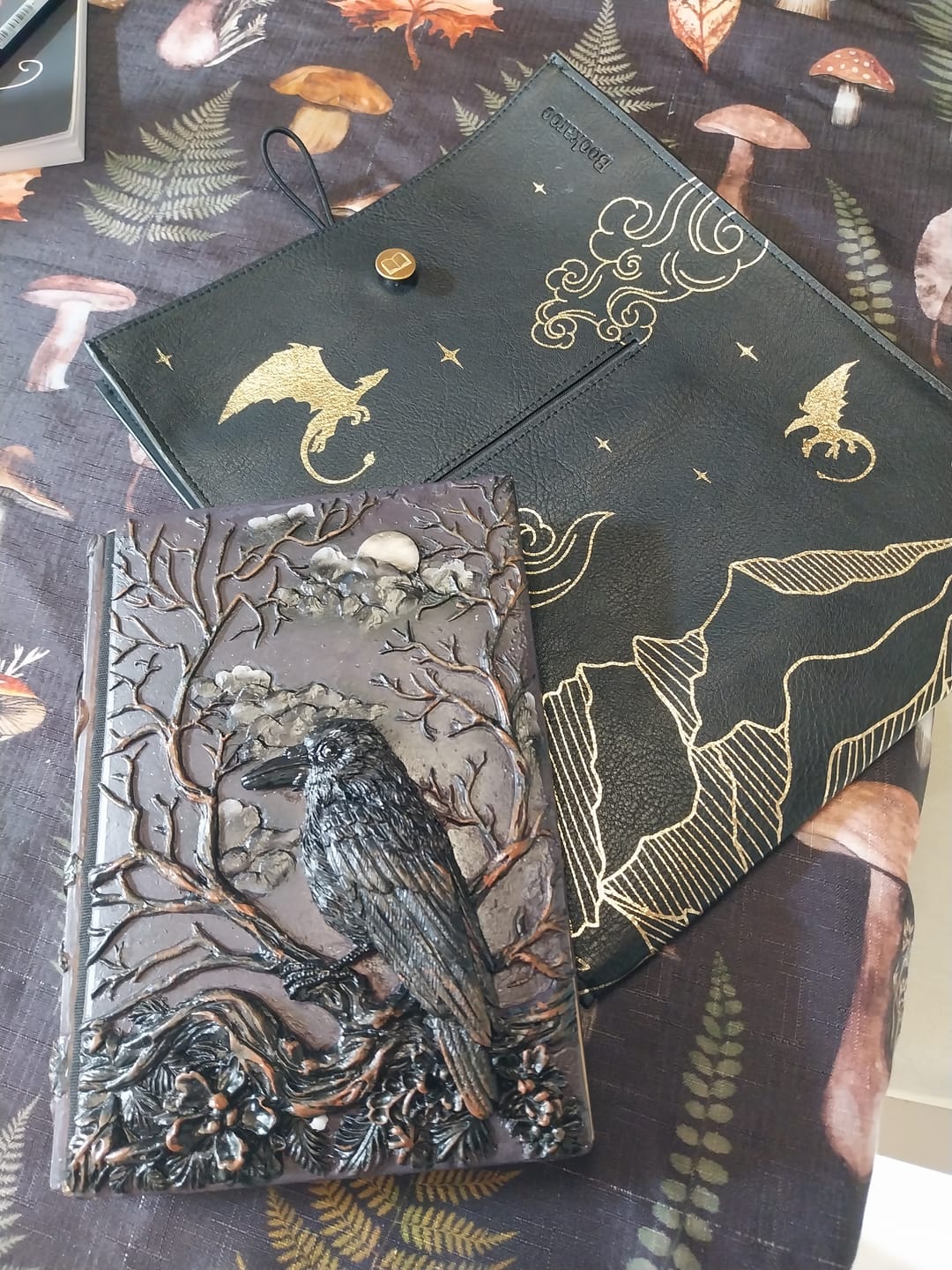 Customer photo review of Buchhülle mit goldenen Drachen, Fantasy-Drachenmotiv