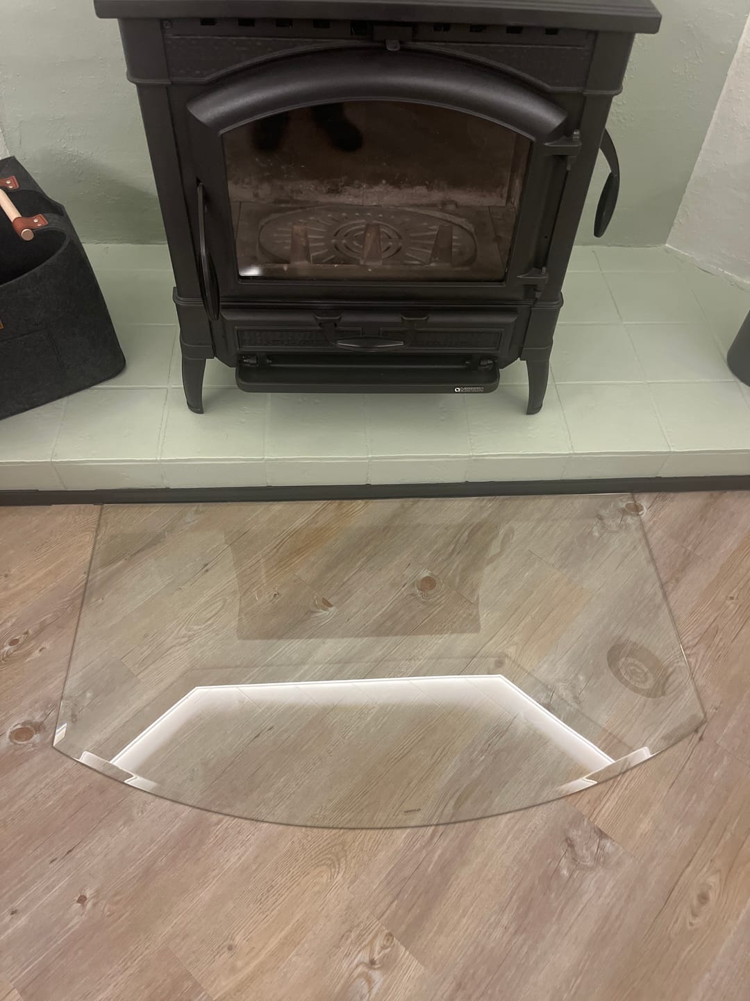Customer photo review of Glasplatte Kamin, Funkenschutzplatte Glas für Kaminofen - Segmentbogen