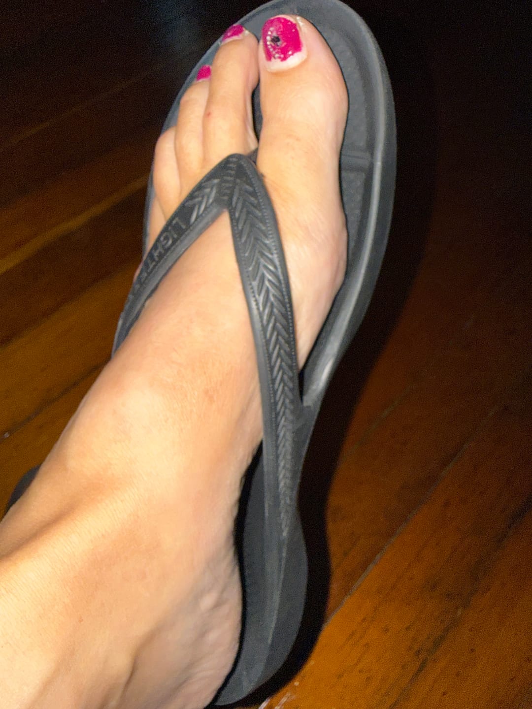 Customer photo review of Black - Lightfeet Arch Support Flip Flops