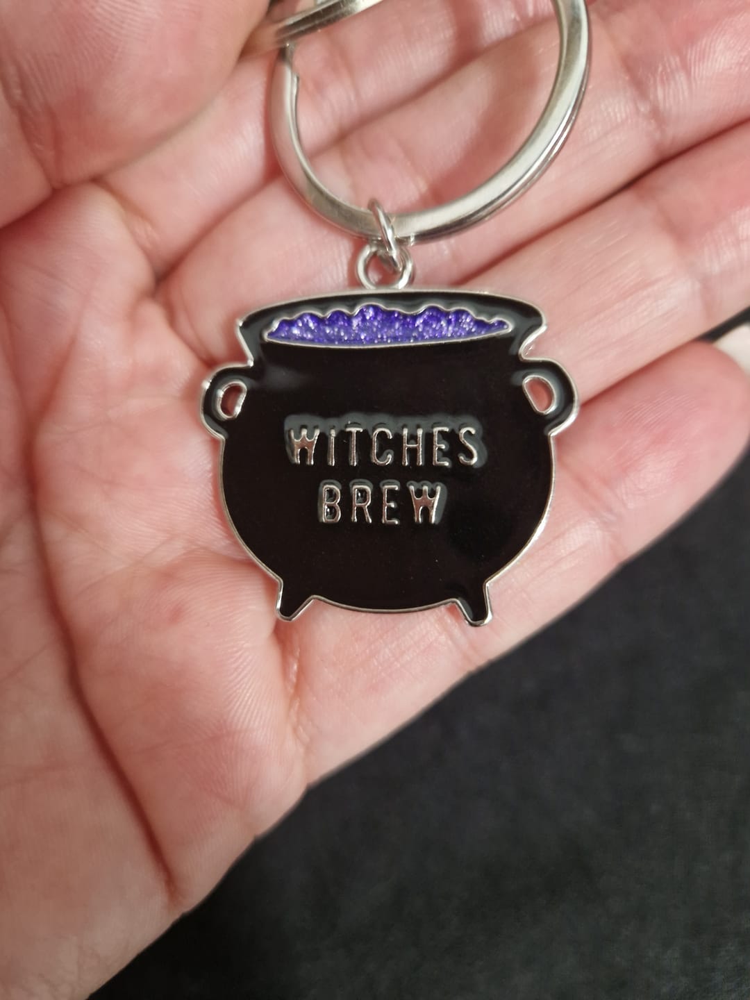Customer photo review of Hexenkessel Schlüsselanhänger – Witches Brew