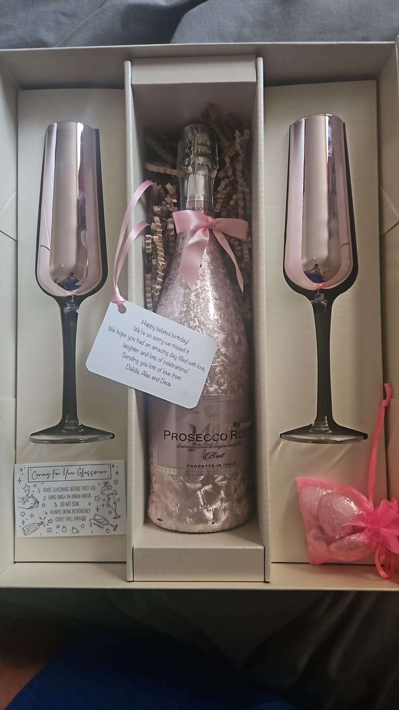 Customer photo review of 24kt Rosé Prosecco 75cl Gift Set