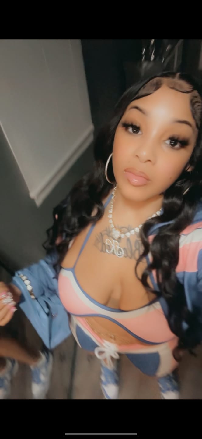 Customer photo review of Holla at yo girl set