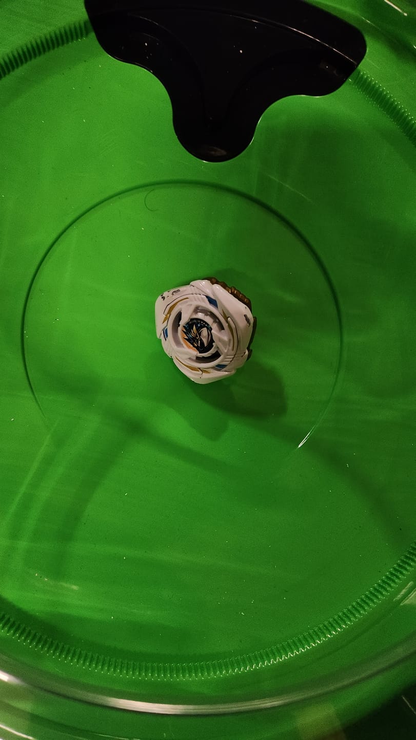 Customer photo review of Takara Tomy Beyblade X UX-20 Starter Glory Valkyrie LF
