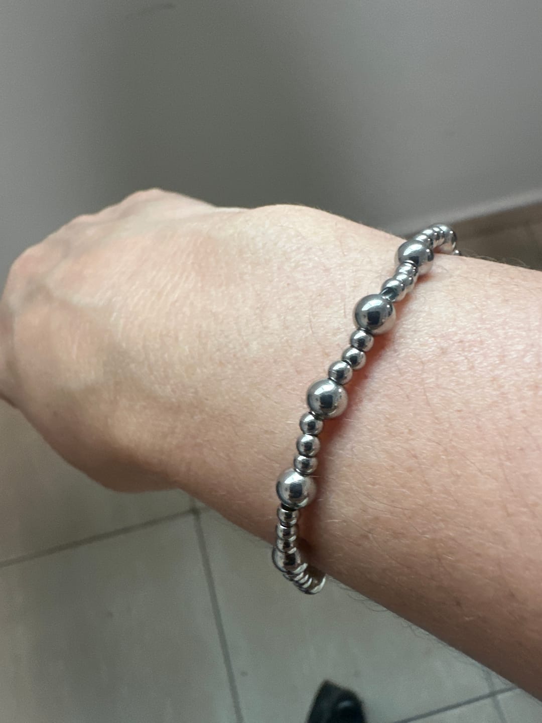Customer photo review of Pulsera Bolitas Intercaladas 3 mm y 5 mm