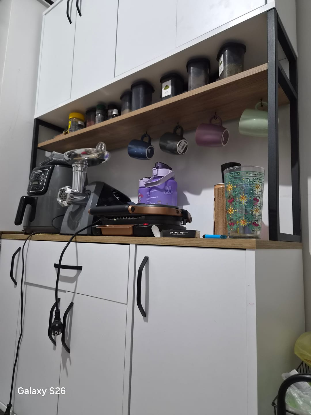Customer photo review of Rani JE127 Çok Amaçlı Dolap 8 Kapaklı 1 Çekmeceli Kiler Mutfak Dolabı Beyaz - Sepet Ceviz
