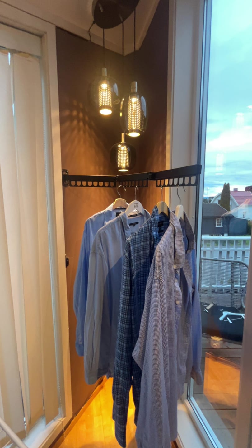 Customer photo review of Veggmontert tørkestativ, uttrekkbart