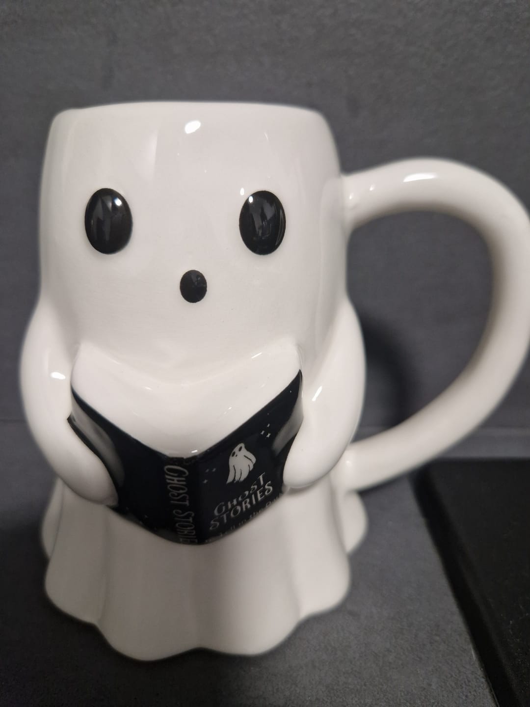 Customer photo review of Geister Tasse – Keramikbecher mit lesendem Gespenst