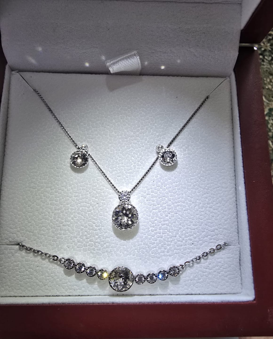 Customer photo review of 3-Piece Diamond White Crystal Jewellery Gift Set
