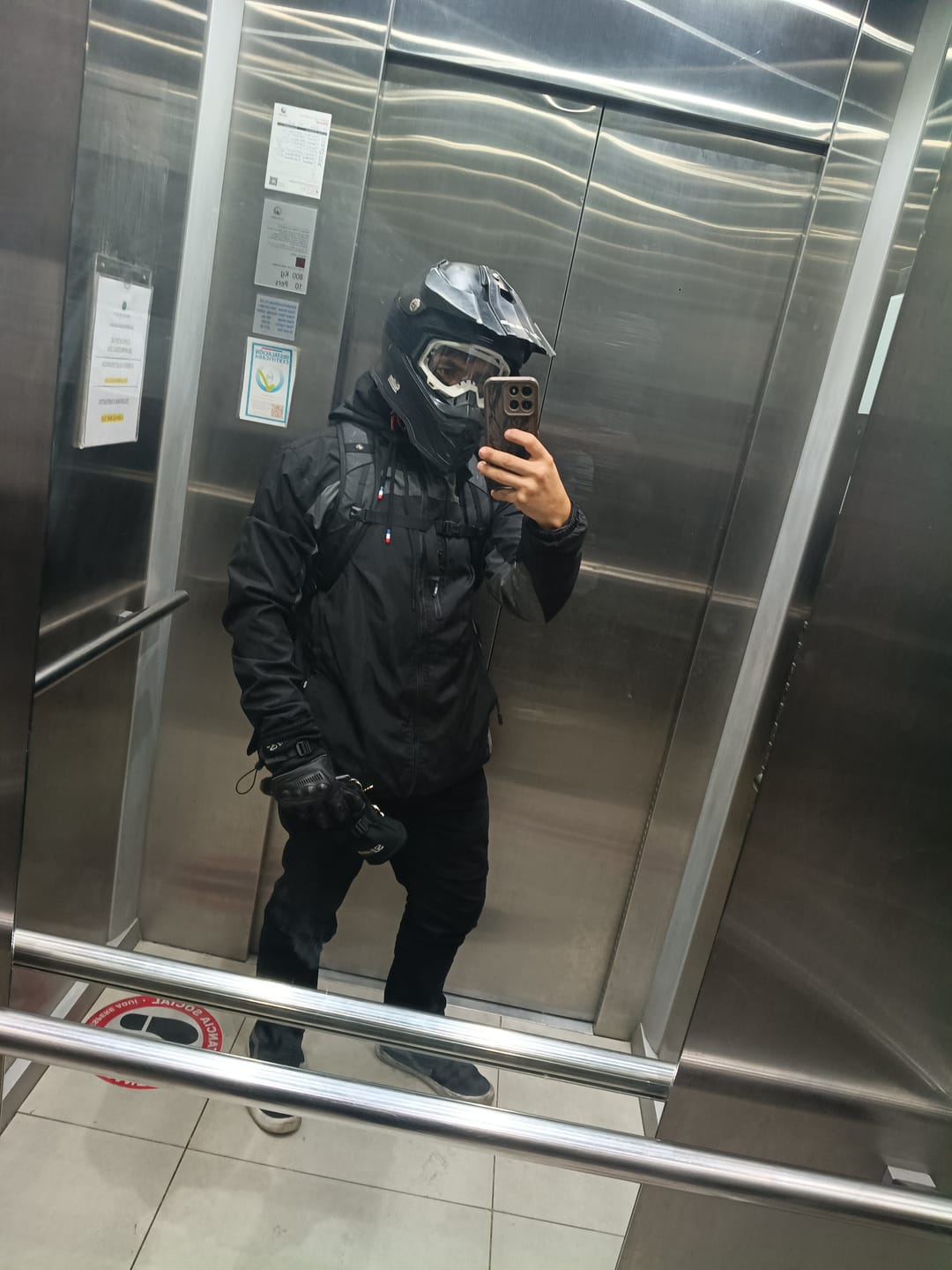 Customer photo review of Pantalón Negro Hombre Racer
