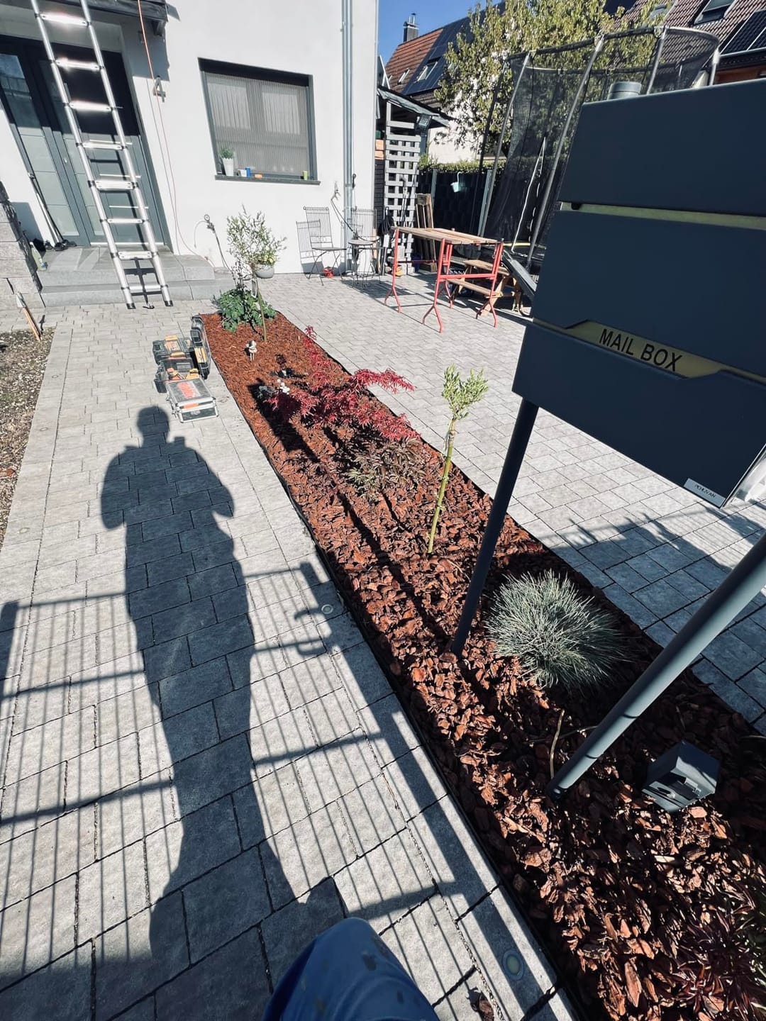 Customer photo review of Floragard Pinien - Rinde, Pinienrinde, grob 25-40mm, Rindenmulch, Bodenabdeckung aus reiner mediterraner Pinie
