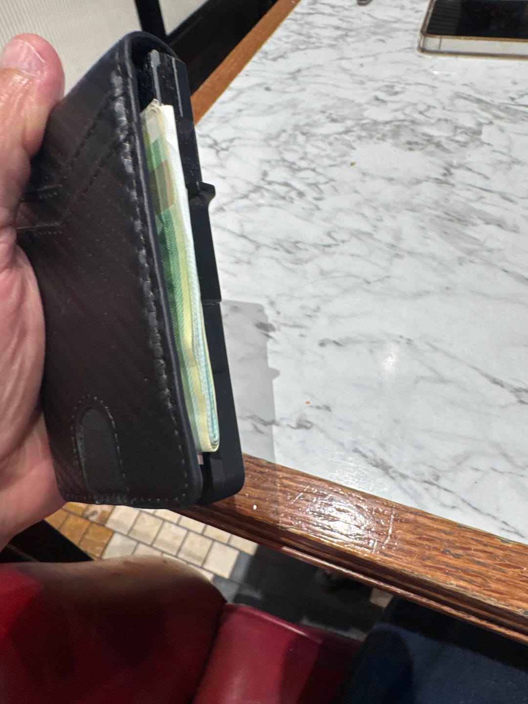 Customer photo review of Monaco – הארנק החכם