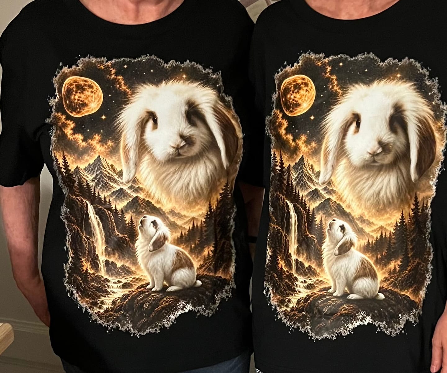 Customer photo review of Howling to the Moon – Premium T-Shirt mit deinem Hund