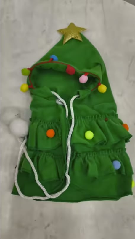 Customer photo review of 🎄 Velora™ Christmas Tree Pet Cape