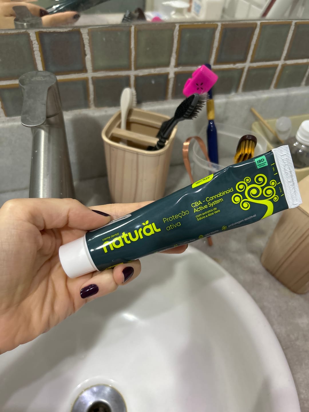 Customer photo review of Creme Dental Natural com CBA, Salvia e Aloe Vera 80g