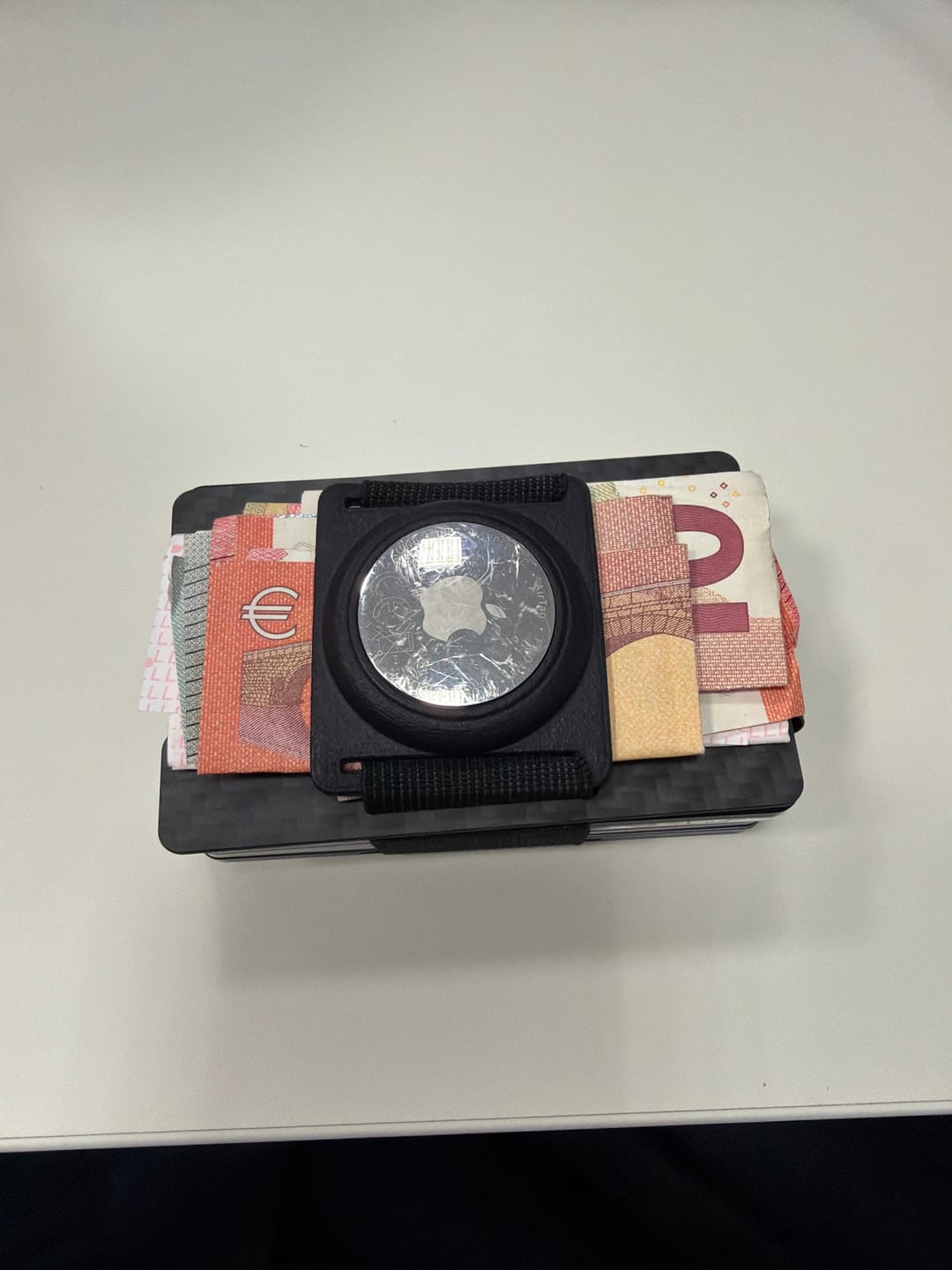 Customer photo review of Carbon Fiber 3K matte Slim Wallet