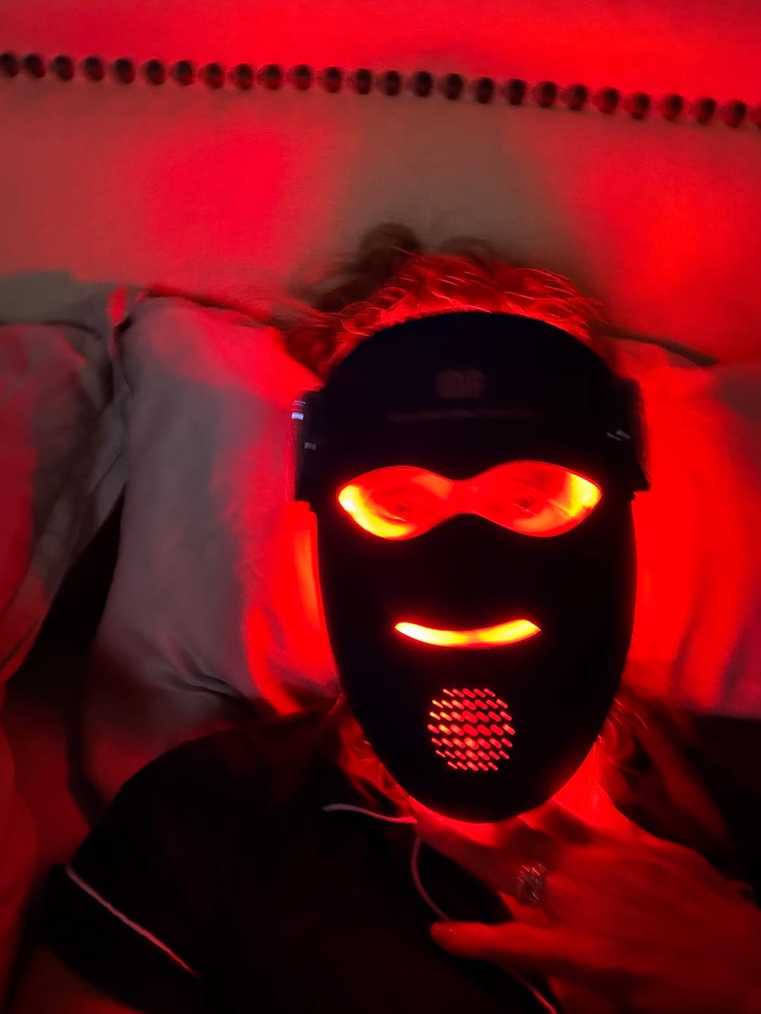 Customer photo review of INIA GLOW 4D 940nm Dual NIR Wireless LED Mask
