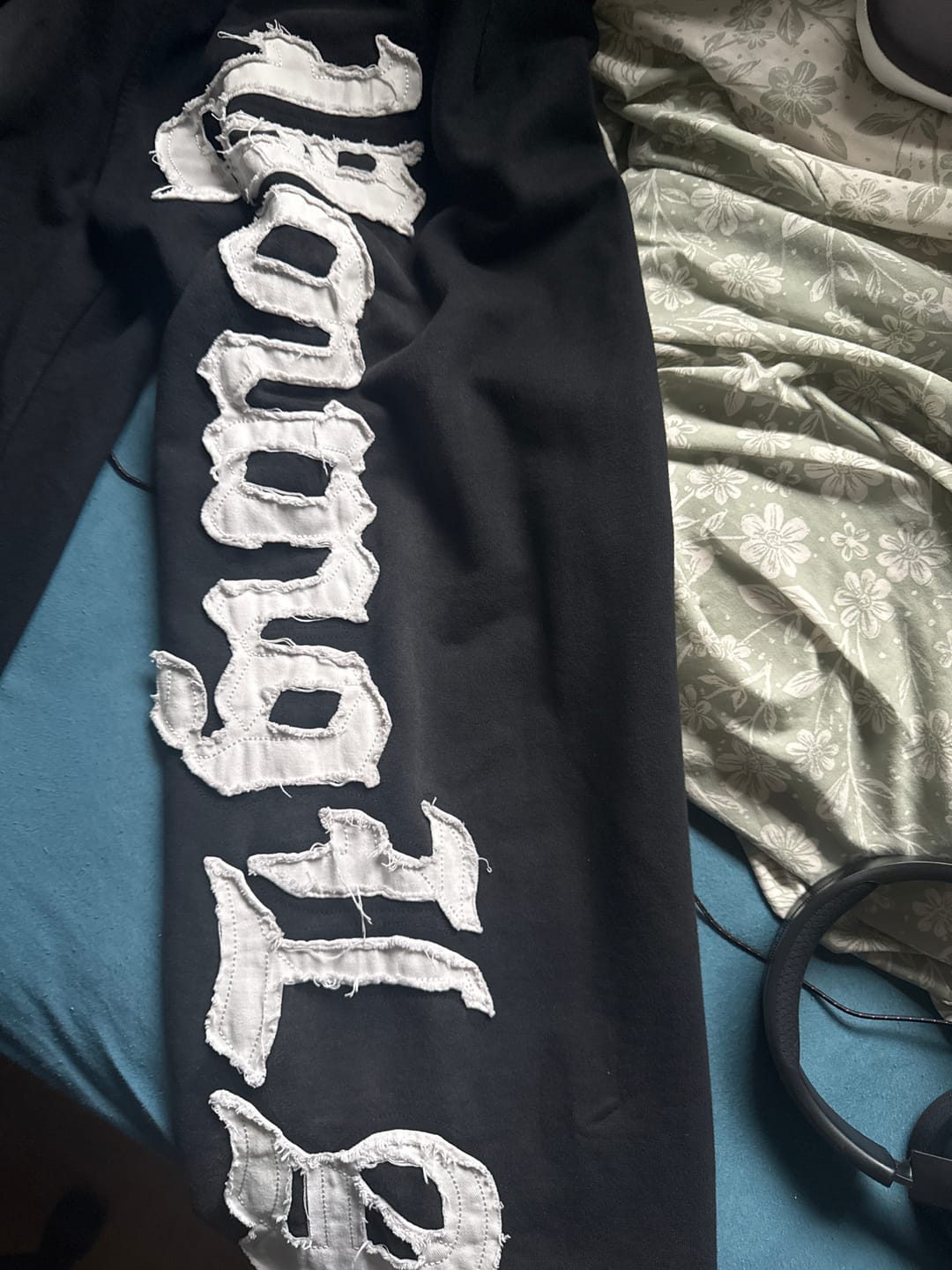 Customer photo review of 2127 - Big Patch Sweats