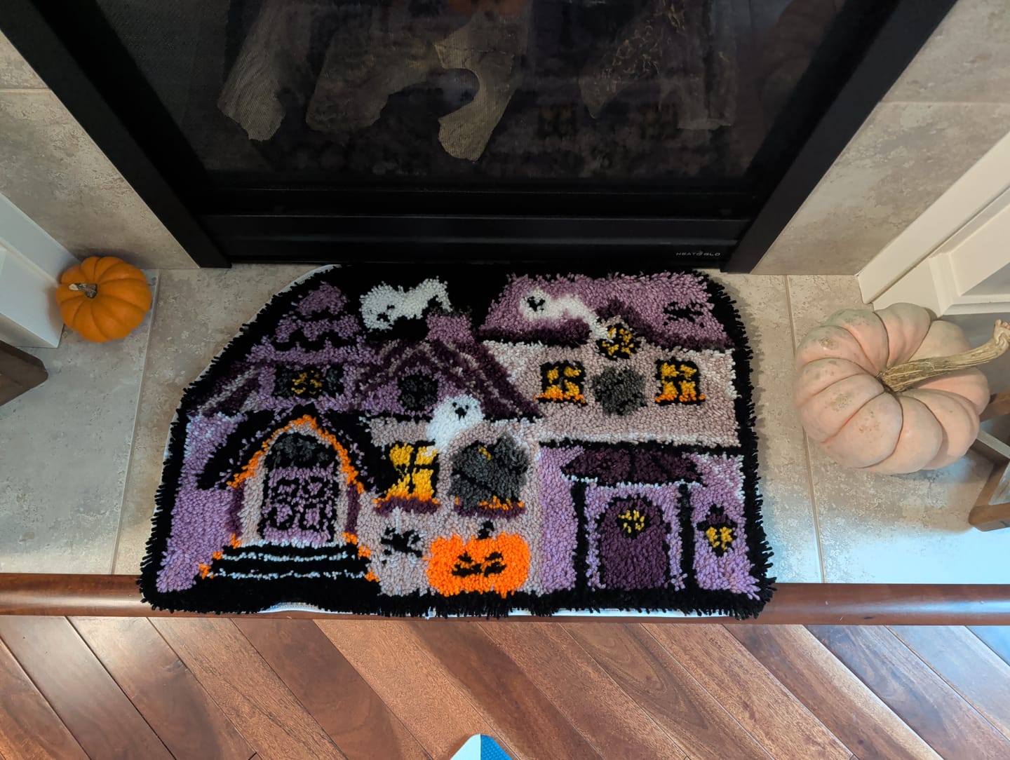 Customer photo review of HAUNTED HOUSE - XL Latch Hook Rug Kit