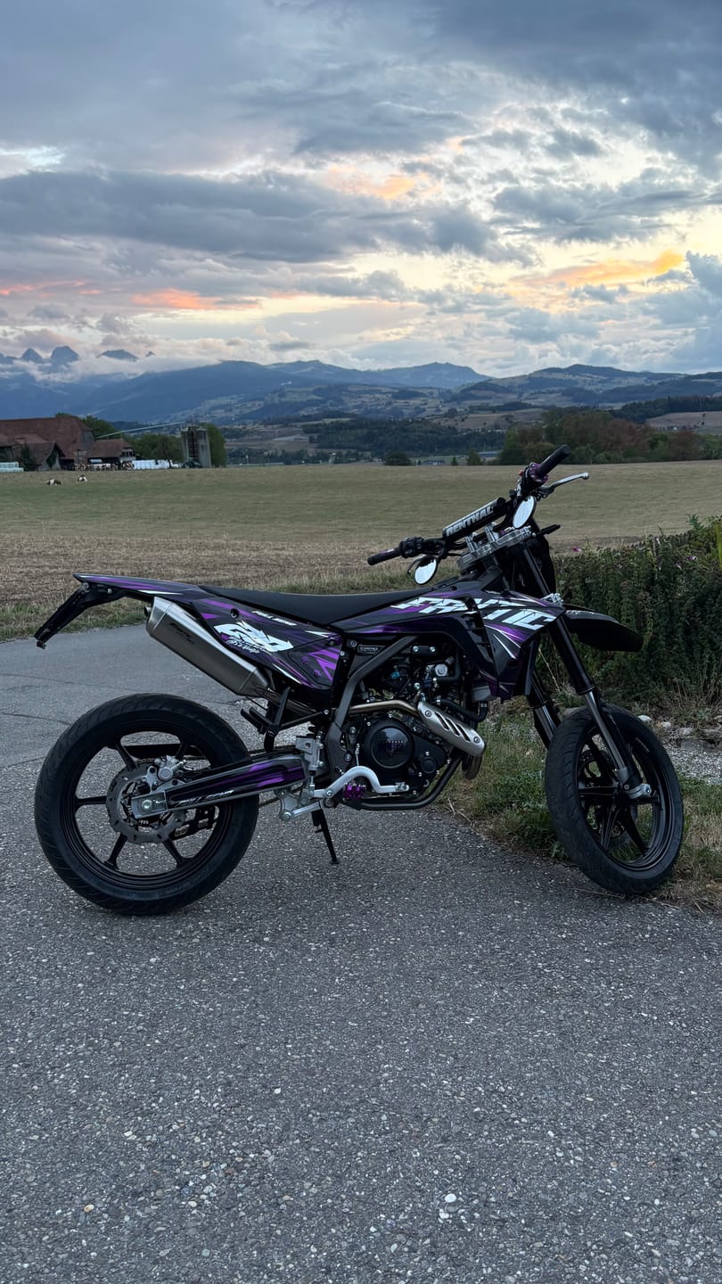 Customer photo review of Full Custom Graphics Kit