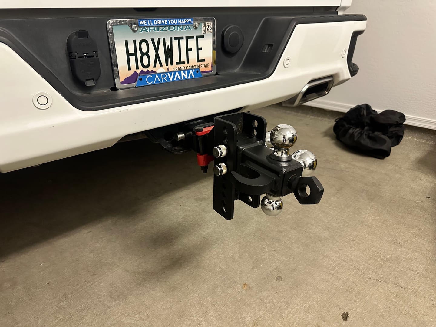 Customer photo review of TYT Adjustable Tri-Ball Hitch for 2″ Receiver – Up to 10K GTW