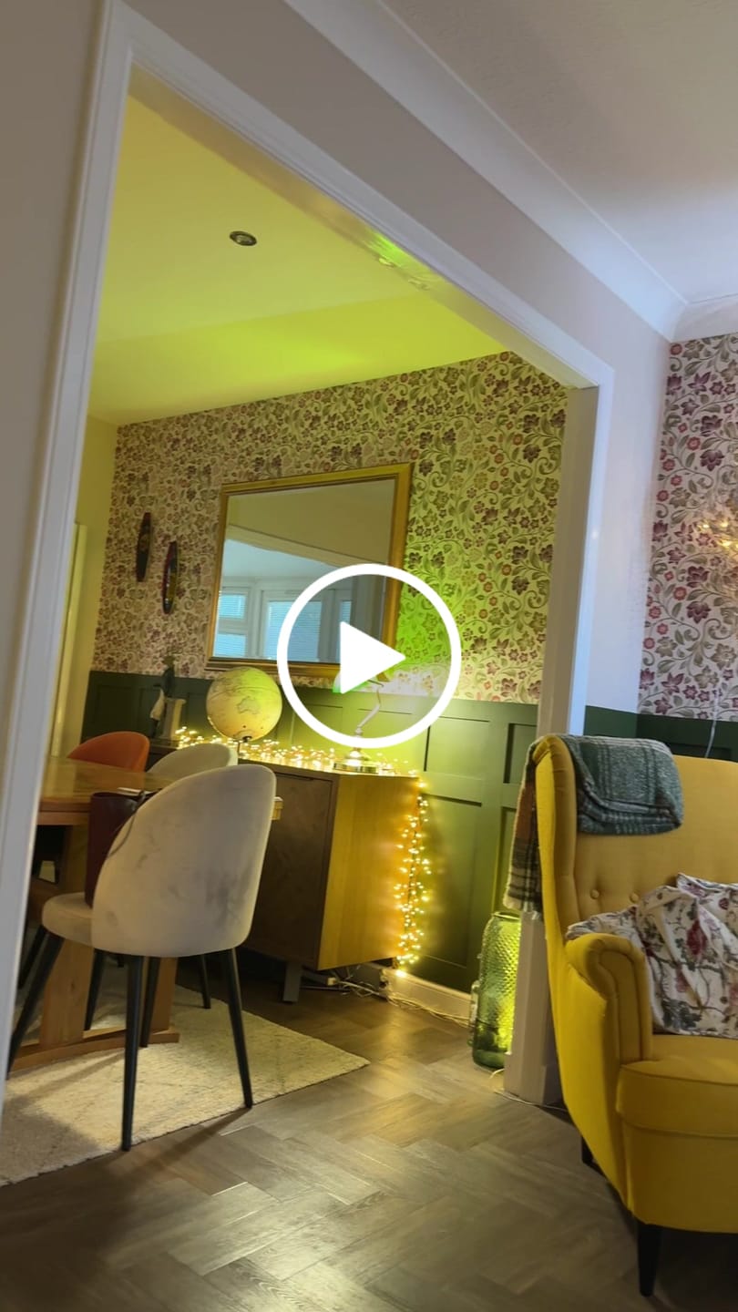 Customer video review of Isabel - Trailing Classic Florals Wallpaper