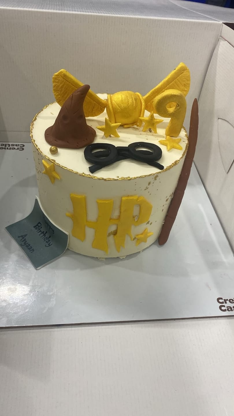 Customer photo review of Gold Harry Potter Cake