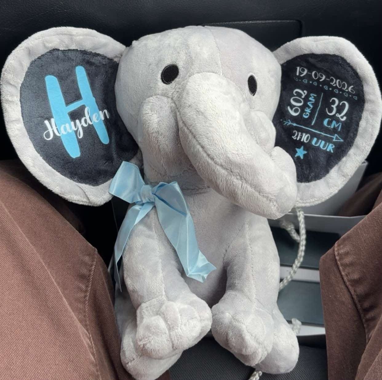 Customer photo review of Voor de geboorte - Knuffelolifant personaliseerbaar 
 met geboortedatum en naam voor pasgeborenen