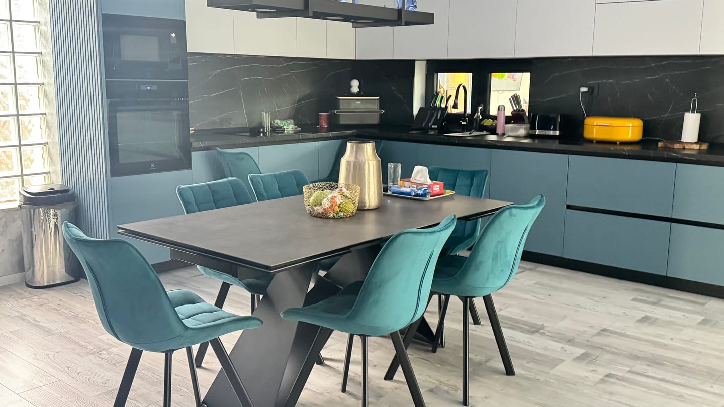 Customer photo review of Scaun tapitat stofa K332, turcoaz/negru, 46x61x84 cm