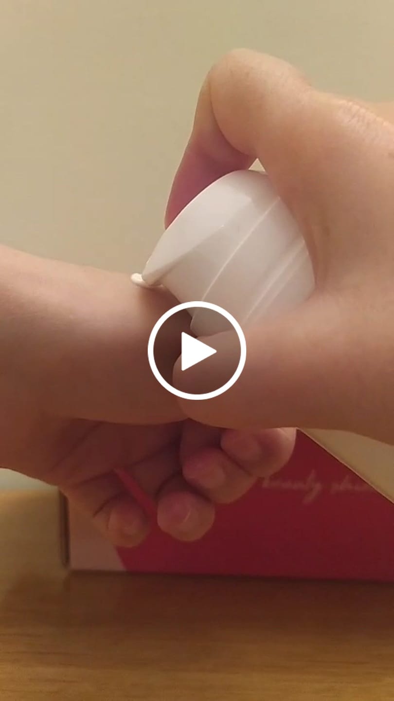 Customer video review of Crema Corporal Estrías y Cicatrices