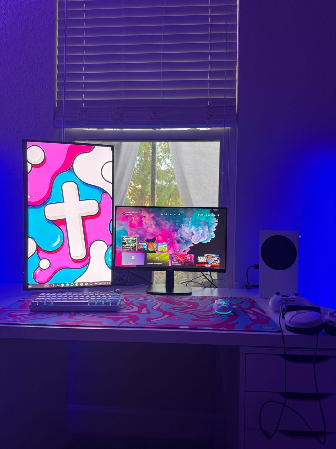 Customer photo review of Liquid Miami Mousepad