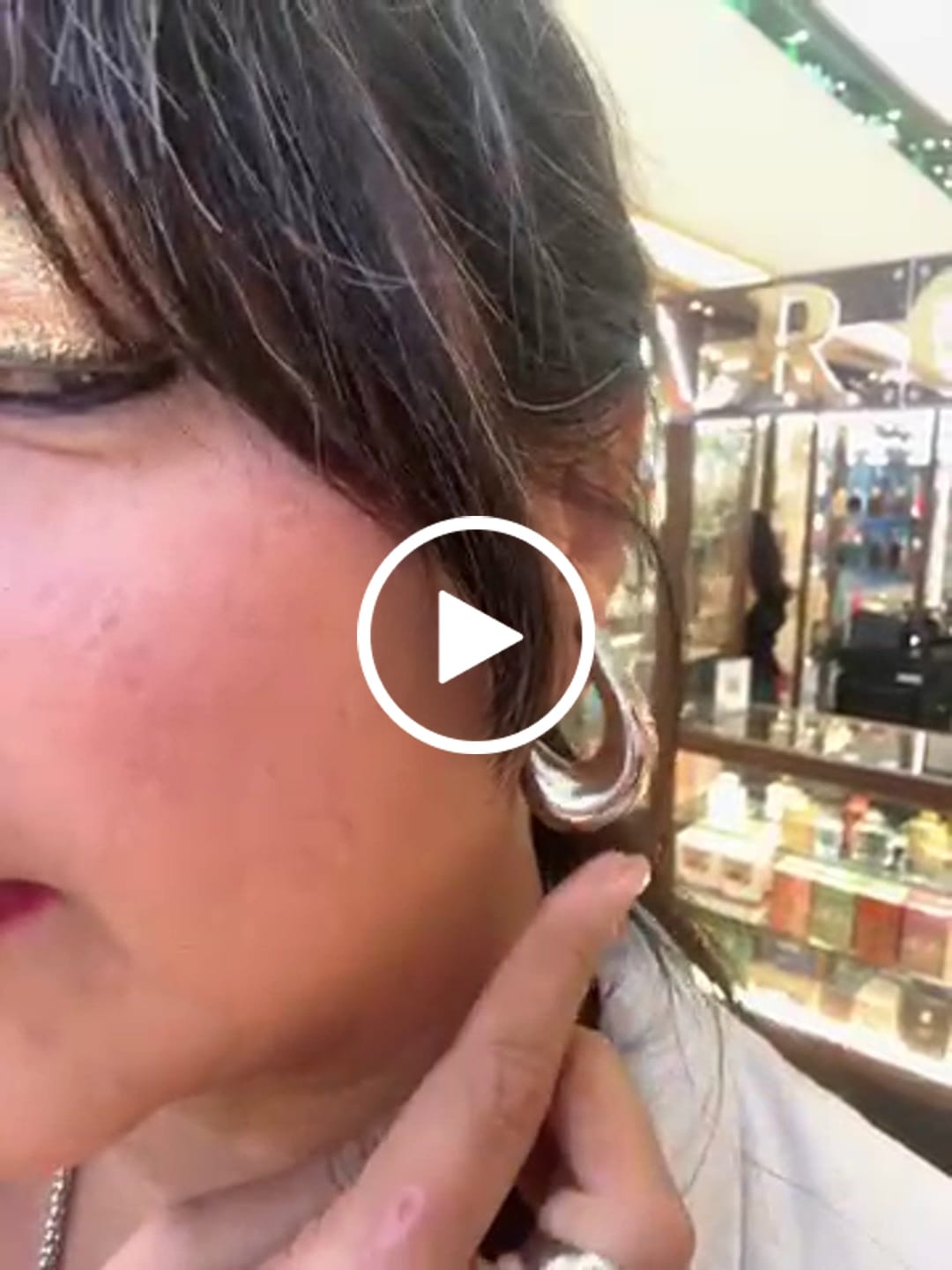 Customer video review of Aretes Grey