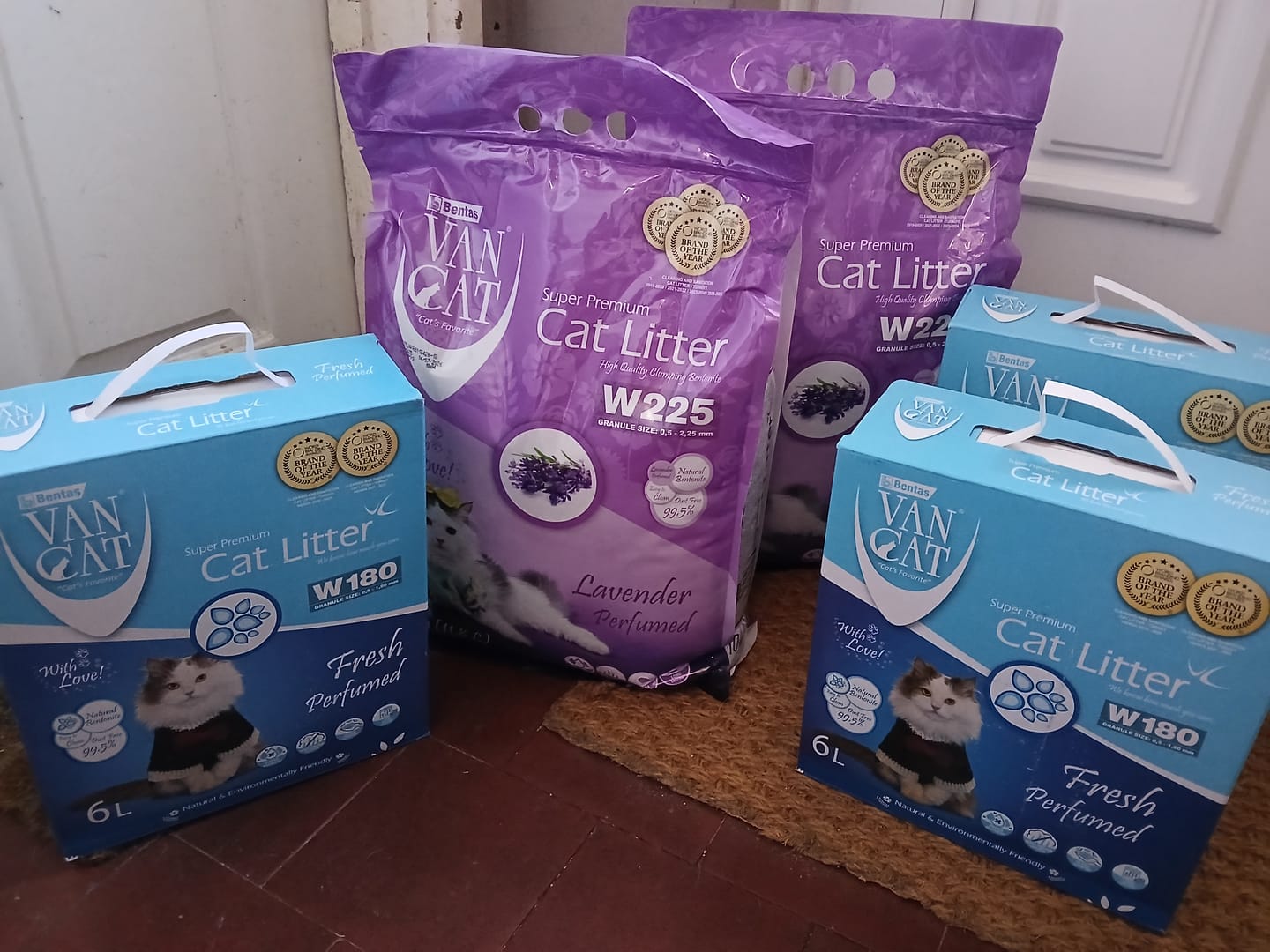 Customer photo review of Soft & Scented Cat Litter (W180) - 5.1KG