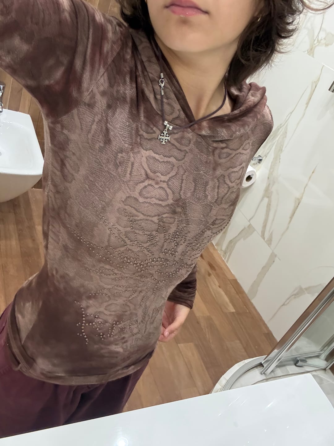 Customer photo review of Personsoul Sun Totem Mesh Hooded Bottoming Shirt