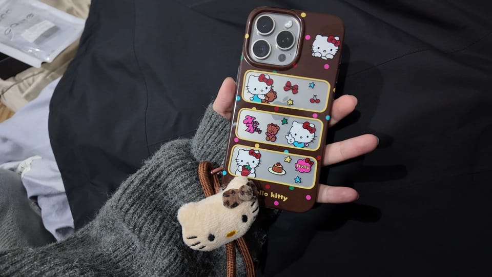 Customer photo review of Kahverengi Hello Kitty Polka Dot Askılı iPhone Kılıfı