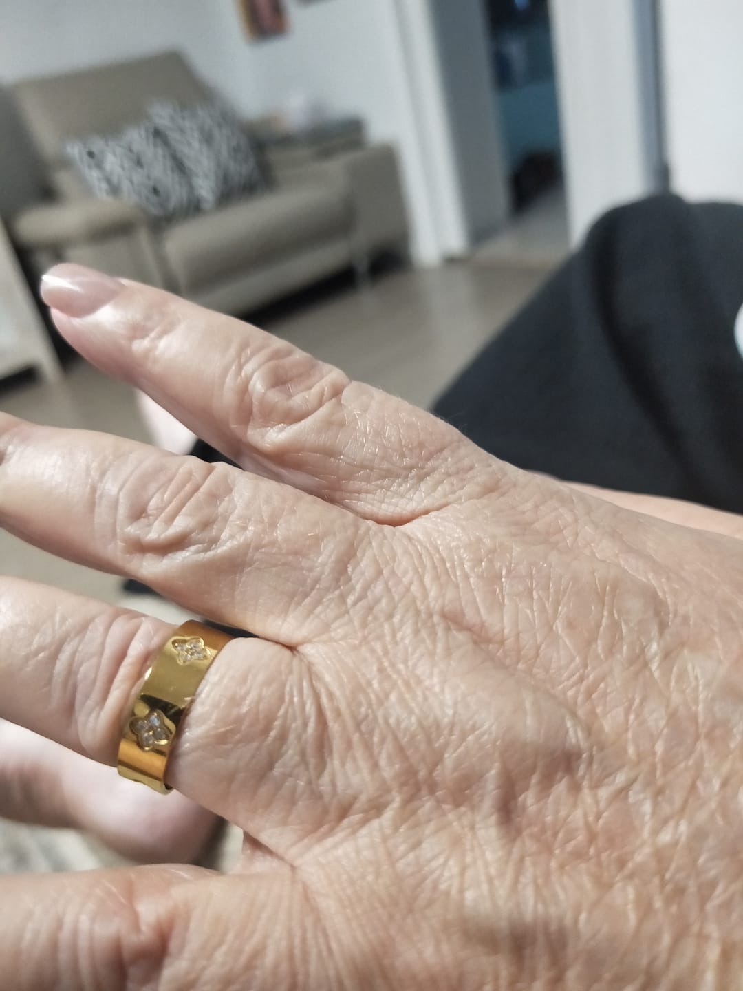 Customer photo review of Gold Crystal Clover Band Ring