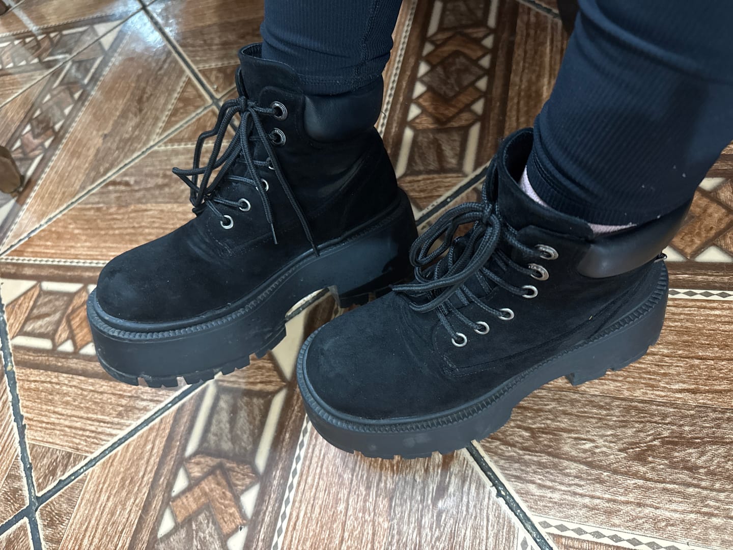 Customer photo review of Botin Plataforma Negro Mujer 6585001
