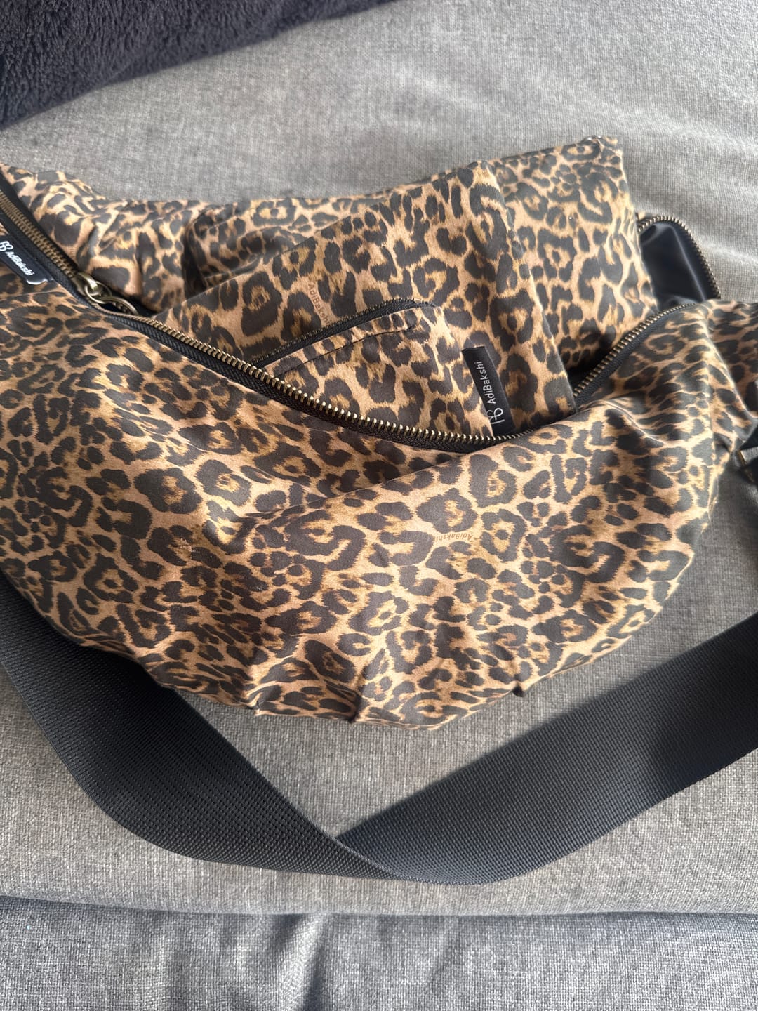 Customer photo review of פאוץ׳ גדול מנומר מיטל