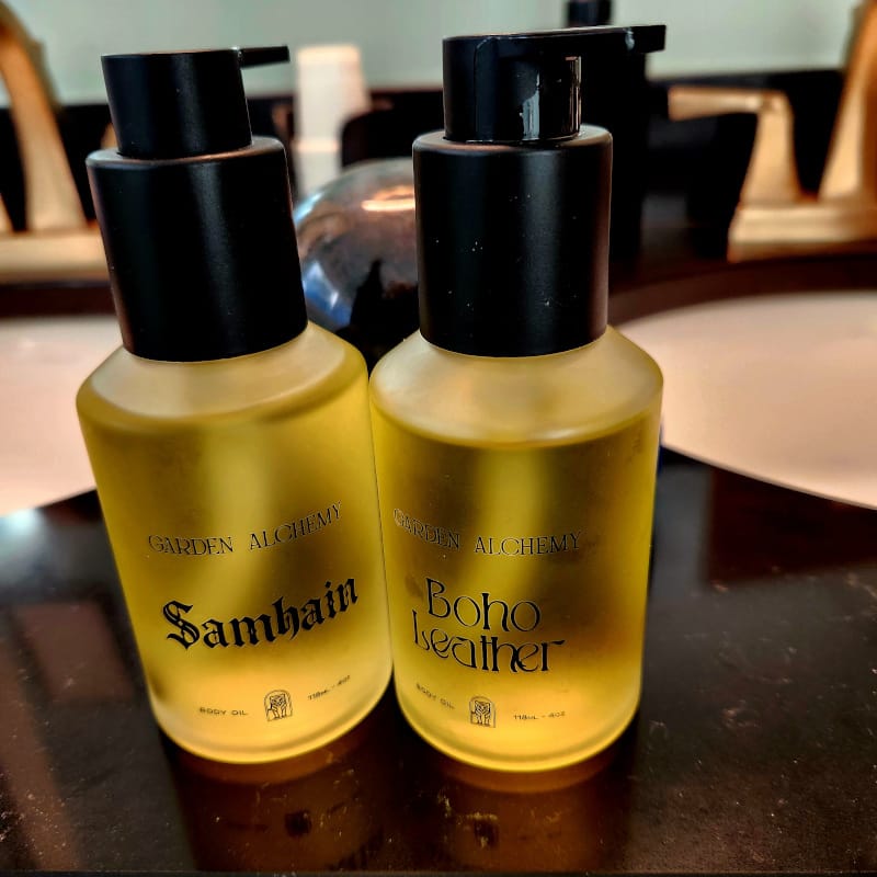 Customer photo review of SAMHAIN body oil (seasonal)