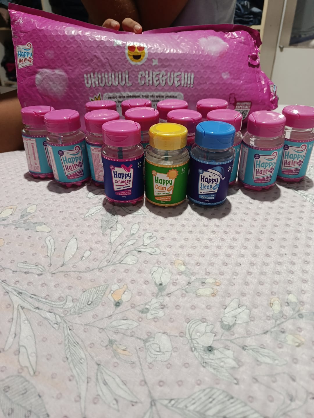 Customer photo review of Happy Hair 6 Potes + 6 Potes Grátis + 1 Melatonina + 1 Colágeno + 1 Happy Calm (Total 15 Potes)