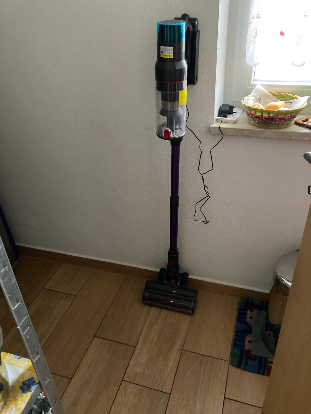 Customer photo review of Ultra-starker Akku-Staubsauger mit automatischer Stauberkennung / Bis zu 60 Minuten Laufzeit / Beutelloser Staubsauger für Teppiche, Hartböden & Tierhaare
