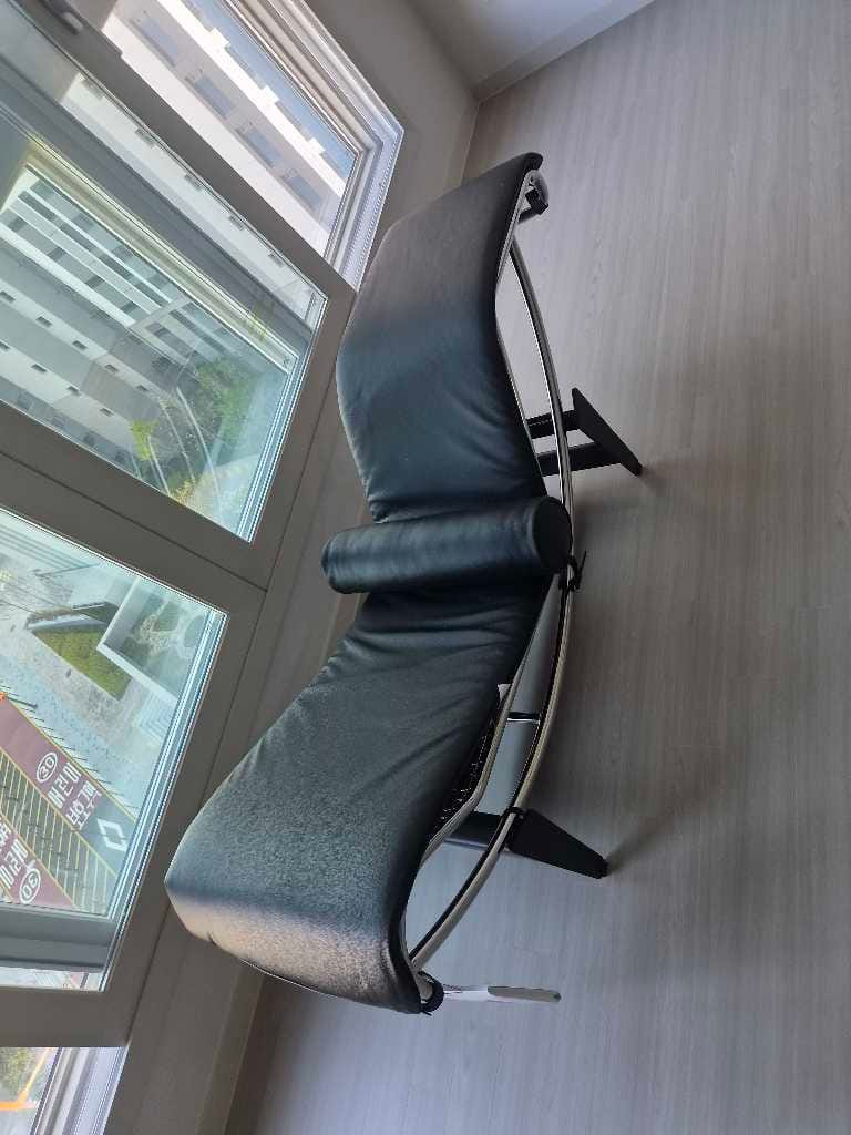 Customer photo review of LC4 쉐즈 롱그 - 레더 | 4 Chaise longue à réglage continu, Durable
