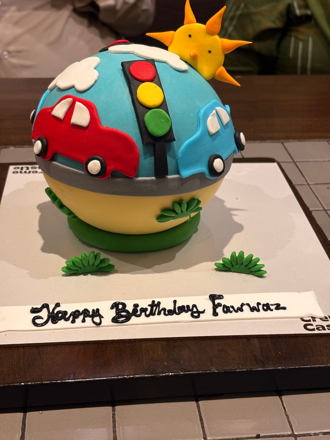 Customer photo review of Car Round Pinata Cake