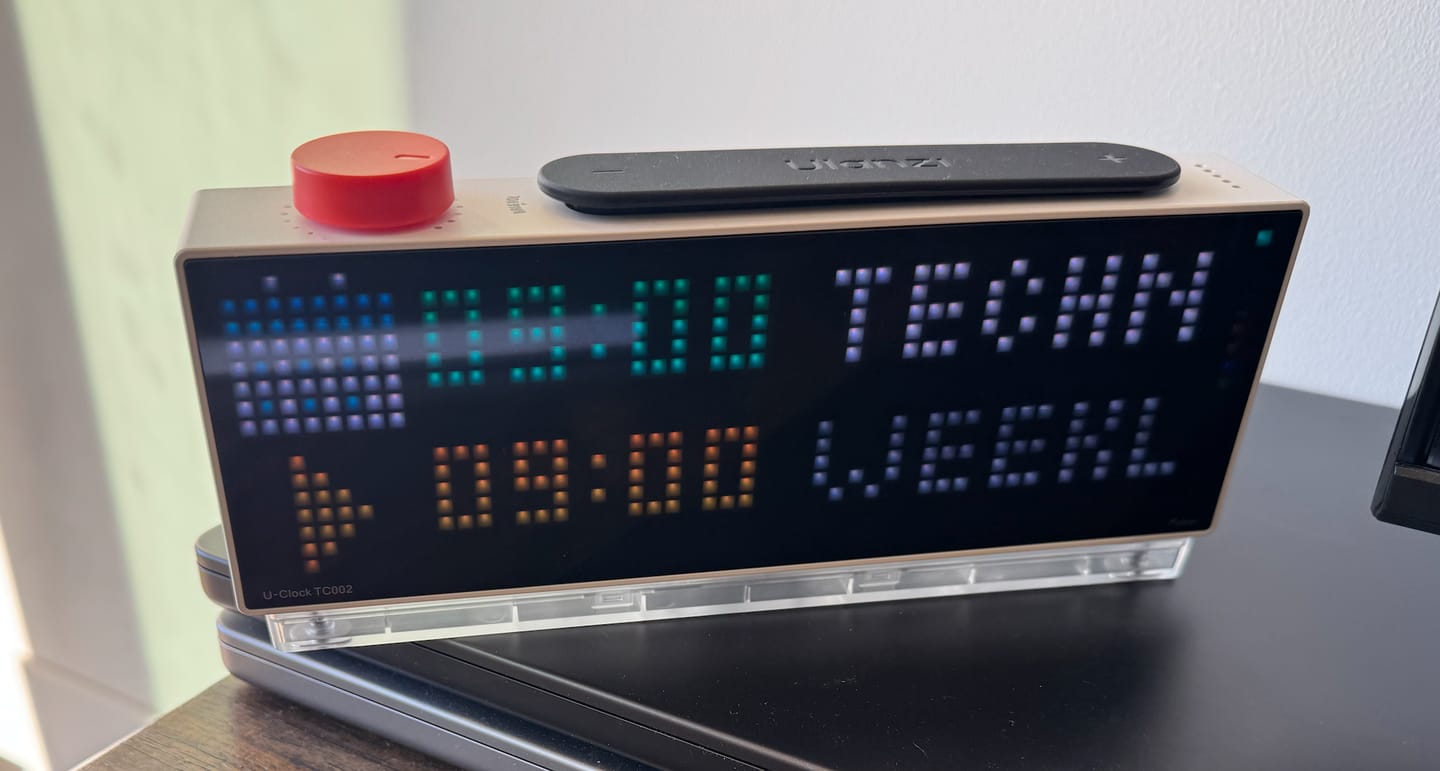 Customer photo review of Ulanzi TC002 Pixbar Smart Pixel Clock II