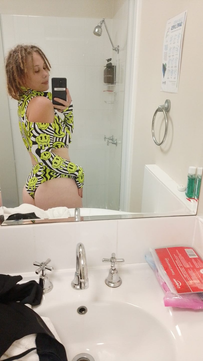 Customer photo review of Very Funny Cold Shoulder Set