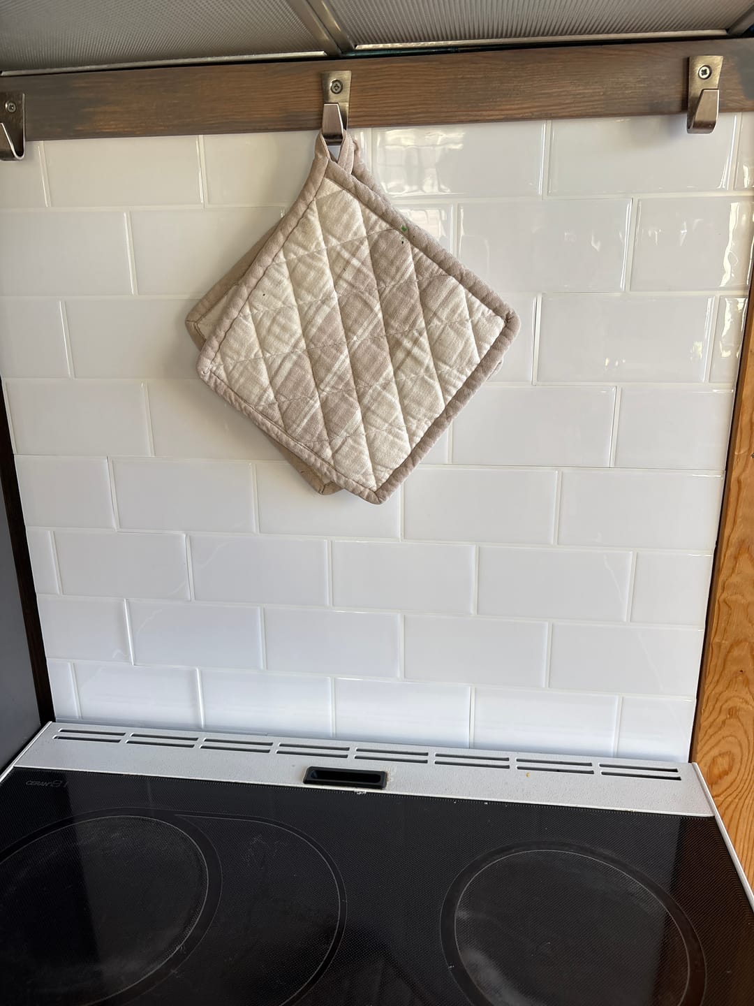 Customer photo review of 10-pk Subway hvit selvklebende fliser med hvite fuger