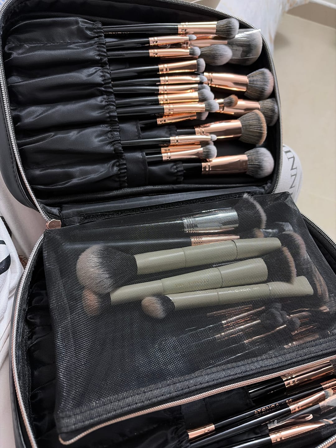 Customer photo review of KIT DE BROCHAS DE MAQUILLAJE FLAWLESS X46 PCS