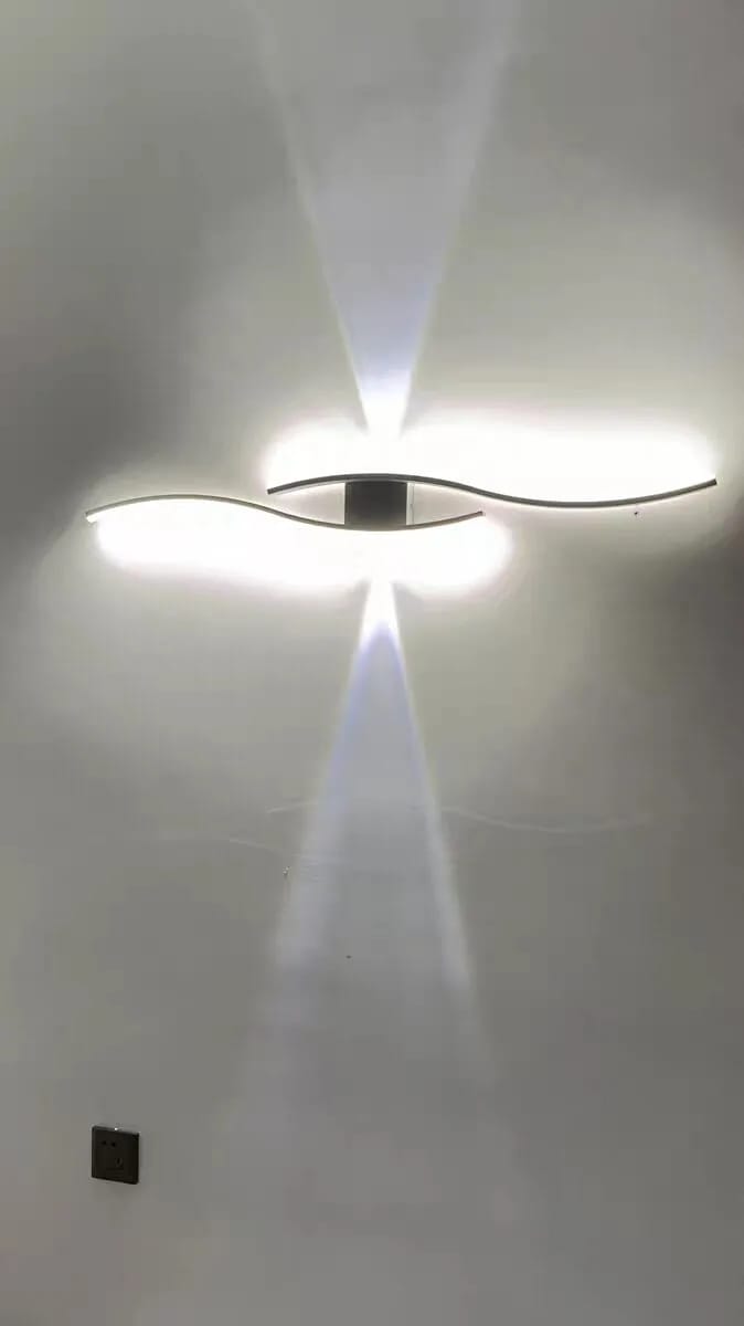 Customer photo review of Slim Iron Bar Wall Light, LED Wall Sconce, 60–120 cm
