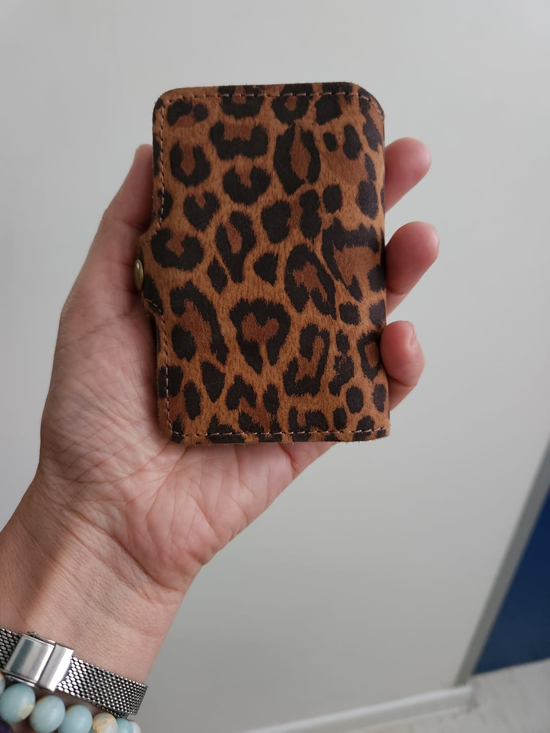 Customer photo review of BILLETERA DE CUERO ANIMAL PRINT ANTICLONACIÓN